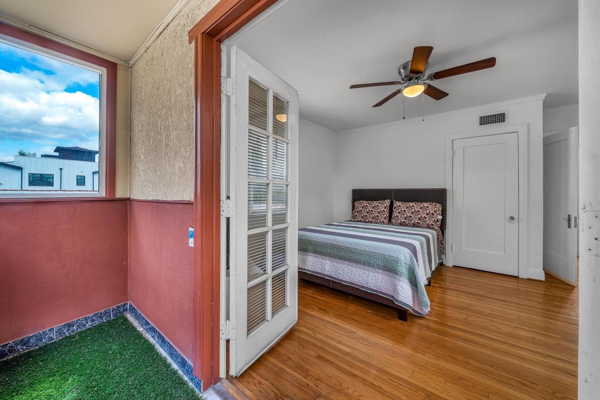 Luxury Two Story 2-bedroom & Office Near West Hollywood Apartamento